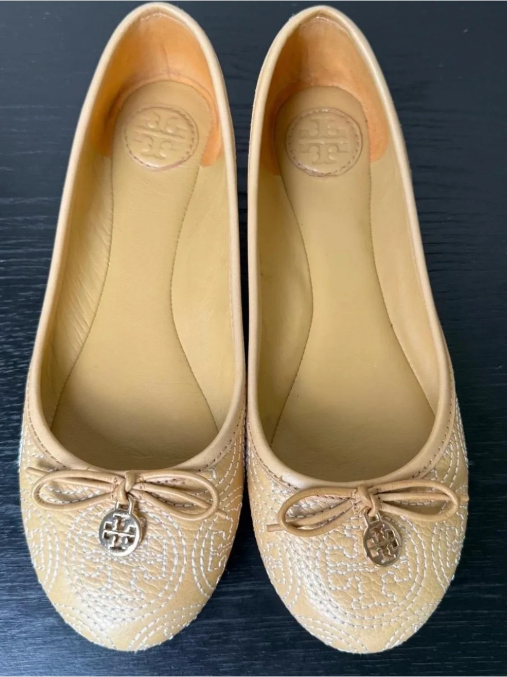 Tory Burch Chelsea flats stitched logo